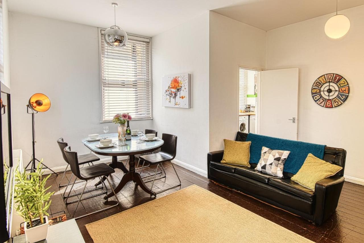 2 Bedroom Apartment In Bath City Centre With Garden & Free Parking מראה חיצוני תמונה