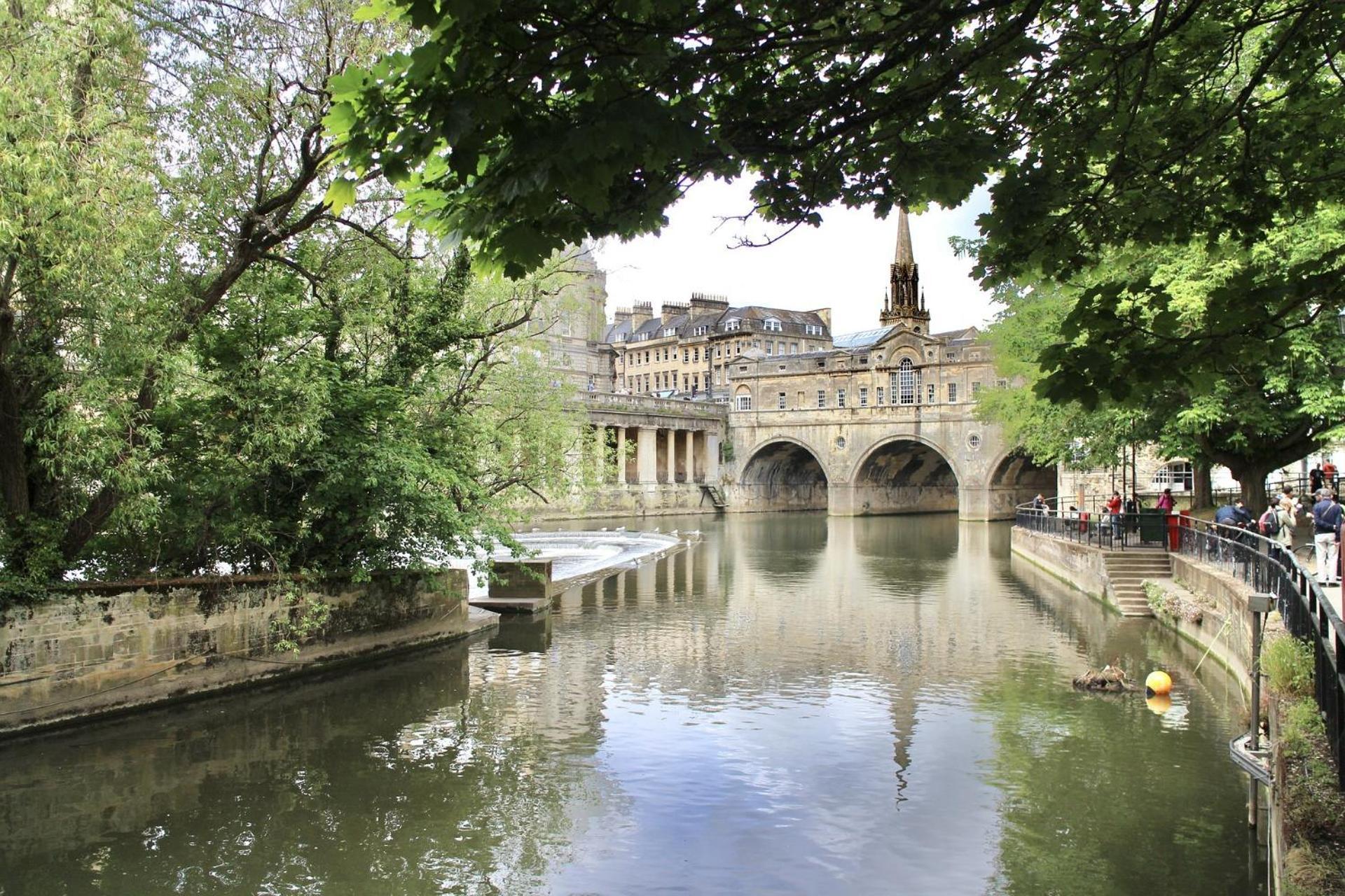 2 Bedroom Apartment In Bath City Centre With Garden & Free Parking מראה חיצוני תמונה